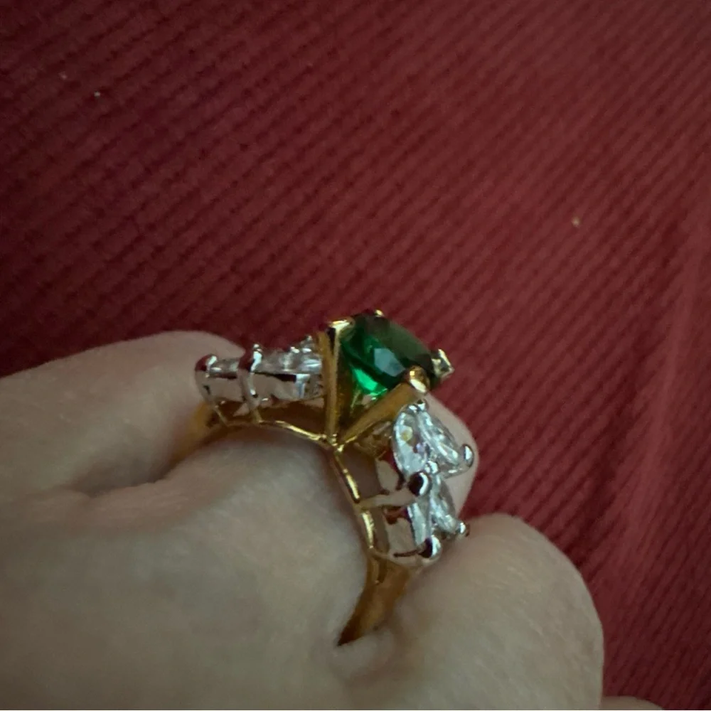 Exquisite Green and Gold Women's Ring - Picture 11 of 11